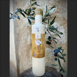 Garlic Flavored Olive Oil - Mediterranean Cuisine Flavor